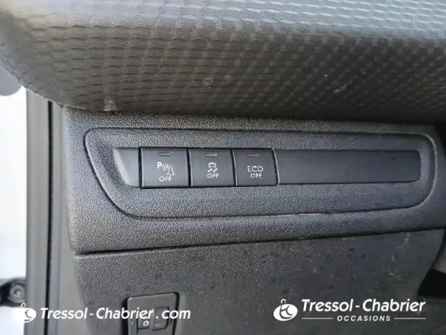 Peugeot 2008 1.2 puretech 110ch s&amp;s bvm5 allure — photo 28