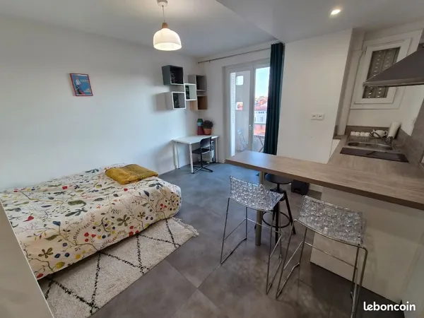 Studio avec balcon et cave