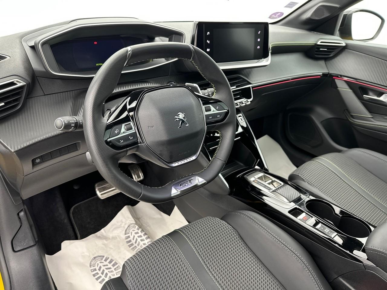 Peugeot 208 puretech 100 s&s eat8 gt — photo 8