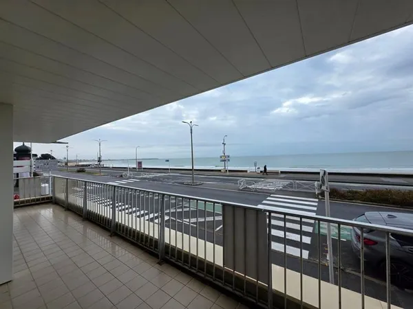 Appartement FACE MER avec grande terrasse et trois chambres possibles
