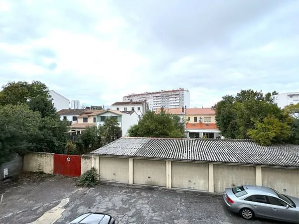 A LOUER APPARTEMENT T3 DE 67 M2 - BORDEAUX QUARTIER CHARTRONS