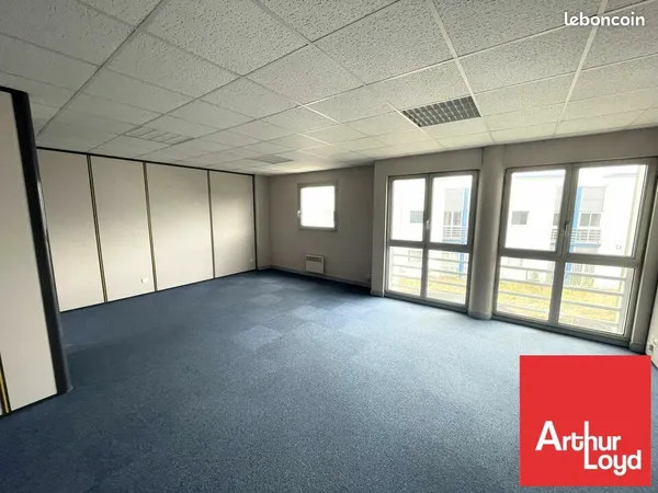 Bureaux 372 m² JAUNAY-MARIGNY