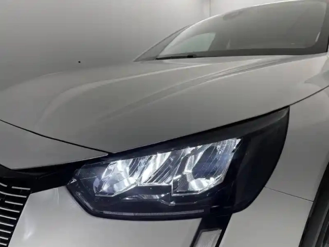Peugeot 208 electrique 50 kwh 136ch — photo 22