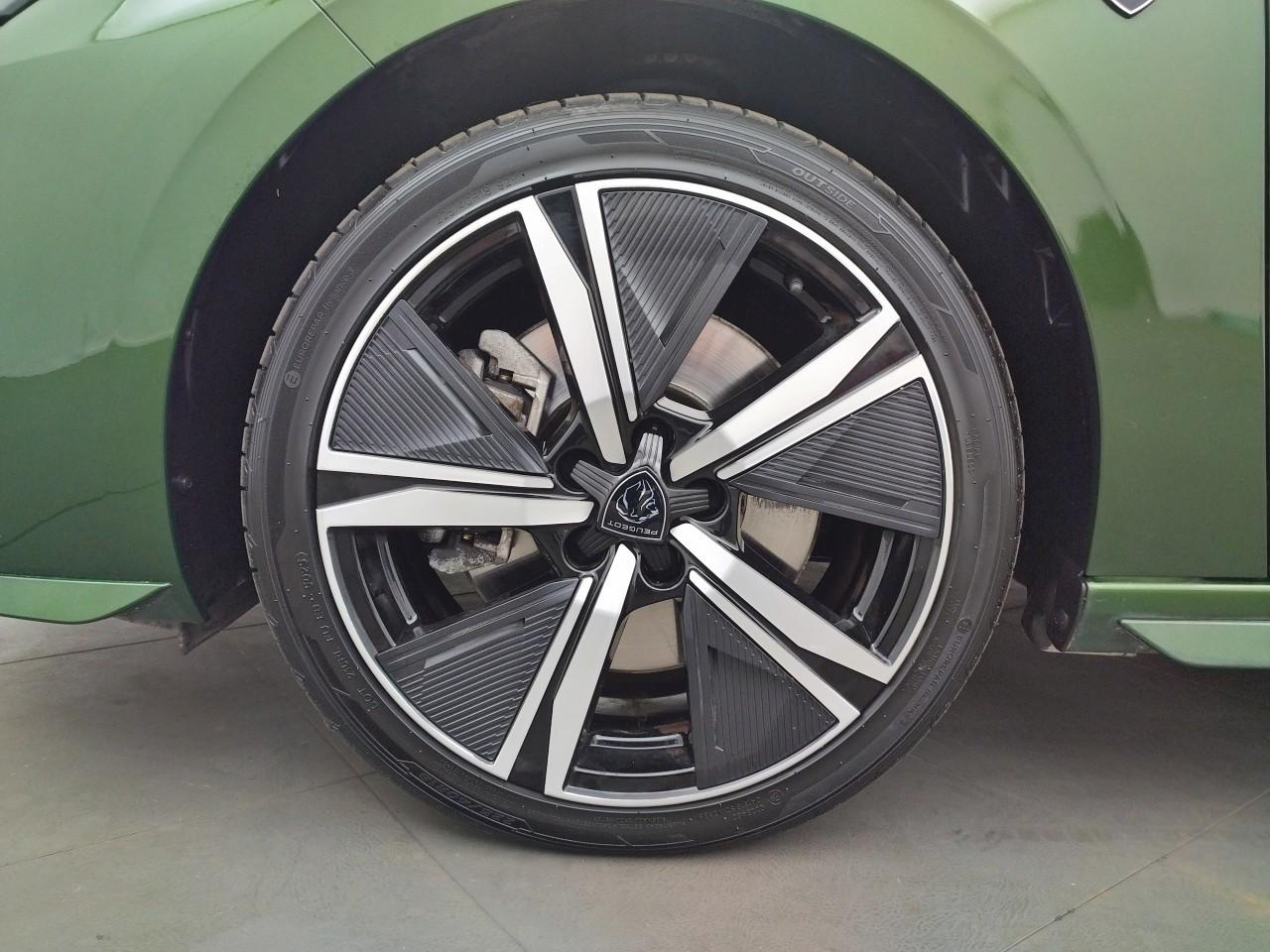 Peugeot 308 phev 180 e-eat8 gt — photo 16