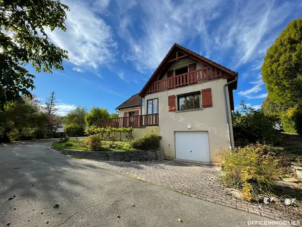 BESANCON - MONTBOUCONS - MAISON FAMILIALE AVEC VUE DEGAGEE