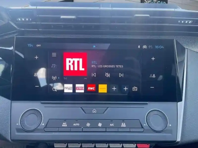 Peugeot 308 hybrid 145 e-dcs6 allure — photo 11