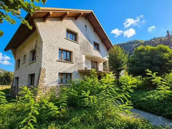 Vaste Maison Familiale de 200m2 Fort Potentiel Rénovation à