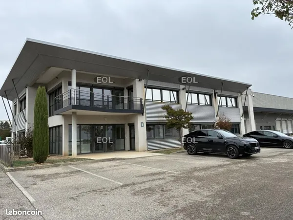 Local d'activité 3 653 m²