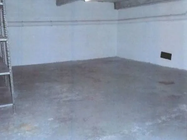 Box de Garage spacieux de 43m² à Marseille en limite