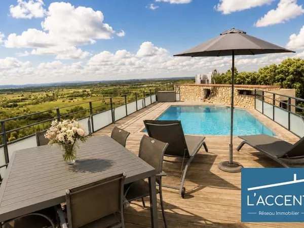ELEGANTE MAISON CONTEMPORAINE AVEC ROFTOP PISCINE