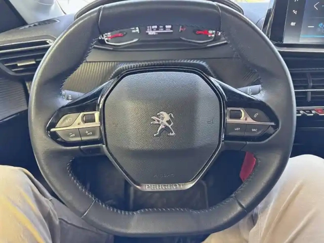 Peugeot 208 puretech 75 s&amp;s bvm5 — photo 49