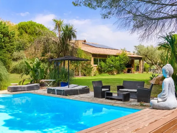 Villa 5 pièces 230 m²