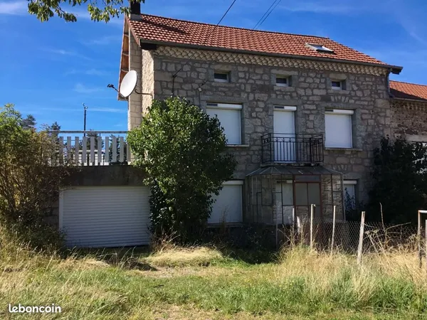 Domaine 5 hectares+riviere+maison en pierre Lozère