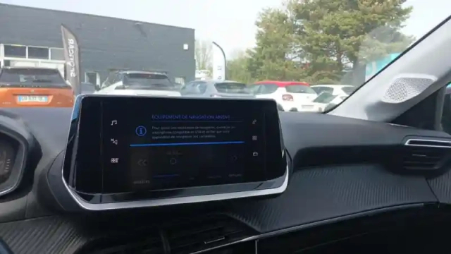 Peugeot 208 puretech 100 s&amp;s bvm6 — photo 16