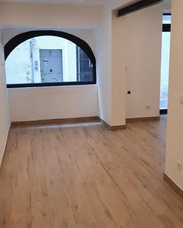 Local commercial 35 m2 refait a neuf