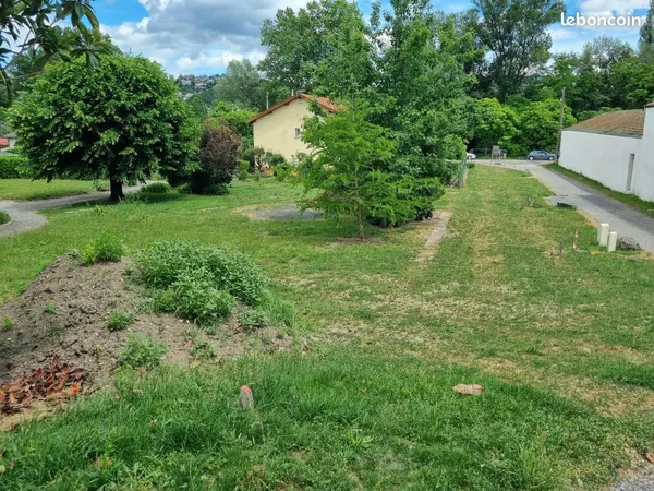 Terrain à bâtir de 413 m² à SAINT-JUST-SAINT-RAMBERT (42)