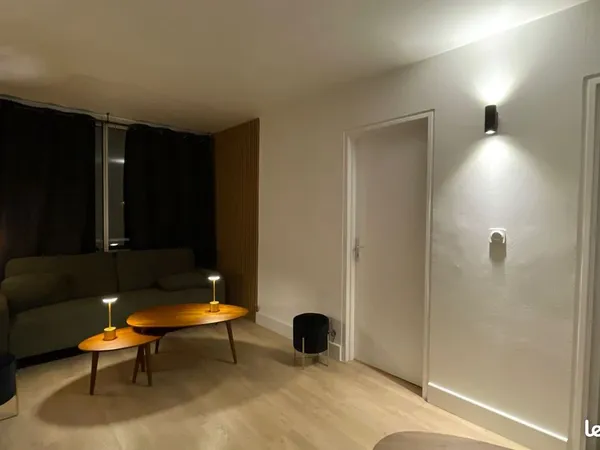 Pièce privée meublée proche commodités