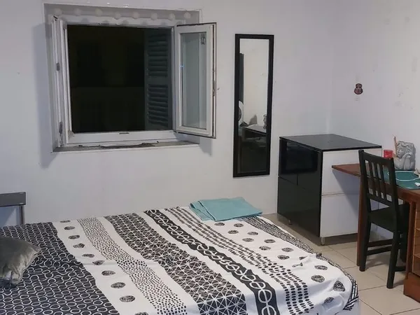 Chambre privée meublée chez l'habitant