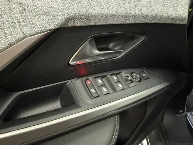 Peugeot 3008 hybrid 145 e-dcs6 — photo 15