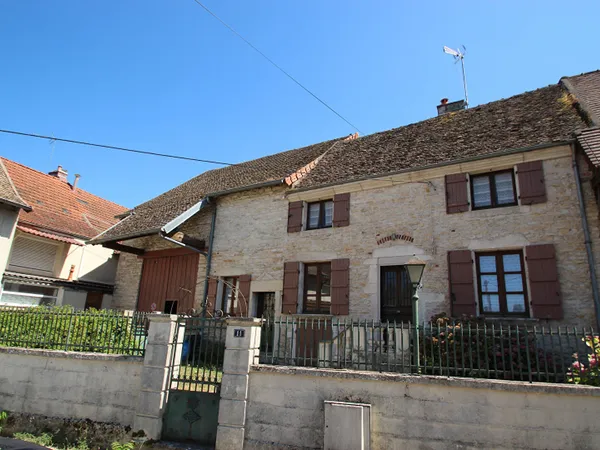 Maison de village en pierres