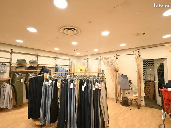 Local commercial 101 m²