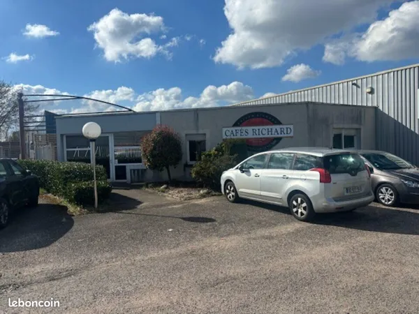 LOCAL D'ACTIVITE 1576 m² WOIPPY