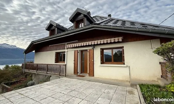 A Plancherine (6km d'Albertville), magnifique maison entièrement rénovée et meublée à louer à partir