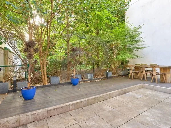 Appartement 4 pièce(s) 93.19 m2 avec extérieur - Suresnes