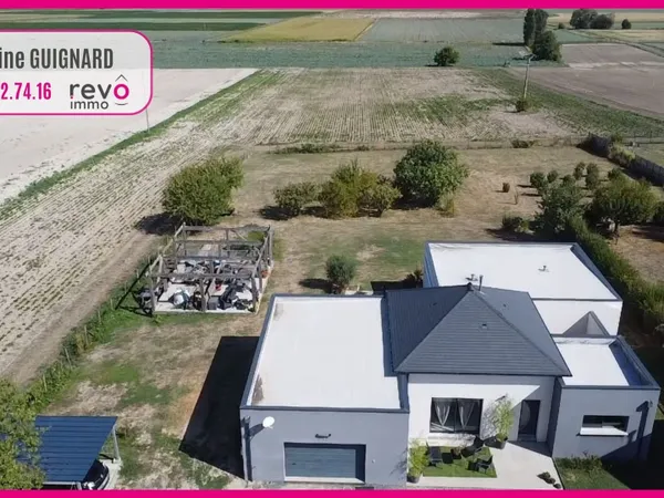 Maison comptemporaine sur 13 000m² de terrain