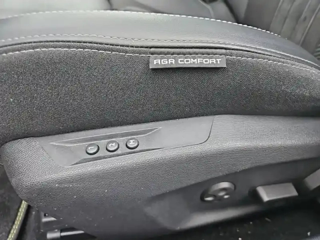 Peugeot 408 phev 225 e-eat8 — photo 24