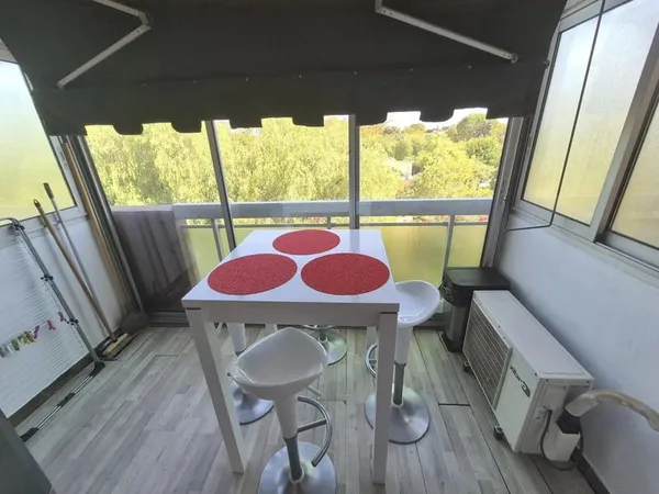 A LOUER STUDIO MEUBLE + PARKING
