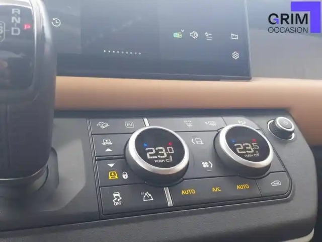 Land Rover Defender 110 p400e phev bva8 x-dynamic — photo 31