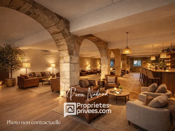Local commercial avec vue sur les quais de Libourne