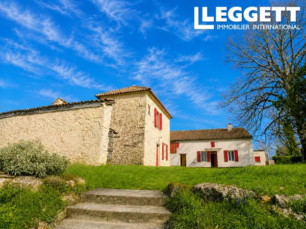 Propriété en pierre avec gîte, dépendances, 1,4 ha et vue Pyrénées, proche Montréal-du-Gers