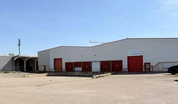Local d'activité 3 pièces 1968 m²