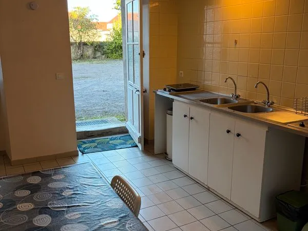 Appartement meublé T1 bis 52 m² - Centre-ville - Parking - Tout compris