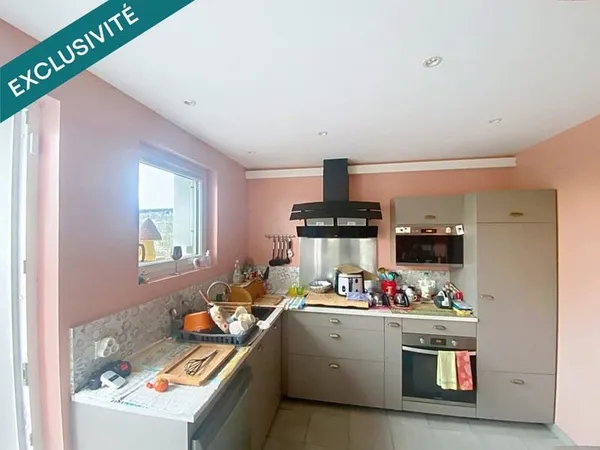 Maison de ville, 96 m², 4 chs, cour, centre ville Flers