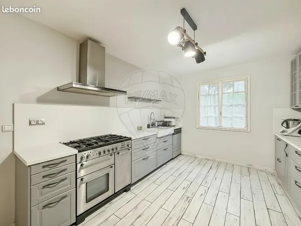 Maison 8 pièces 214 m²