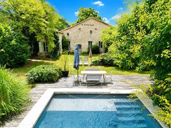 Maison 10 pièces 400 m²