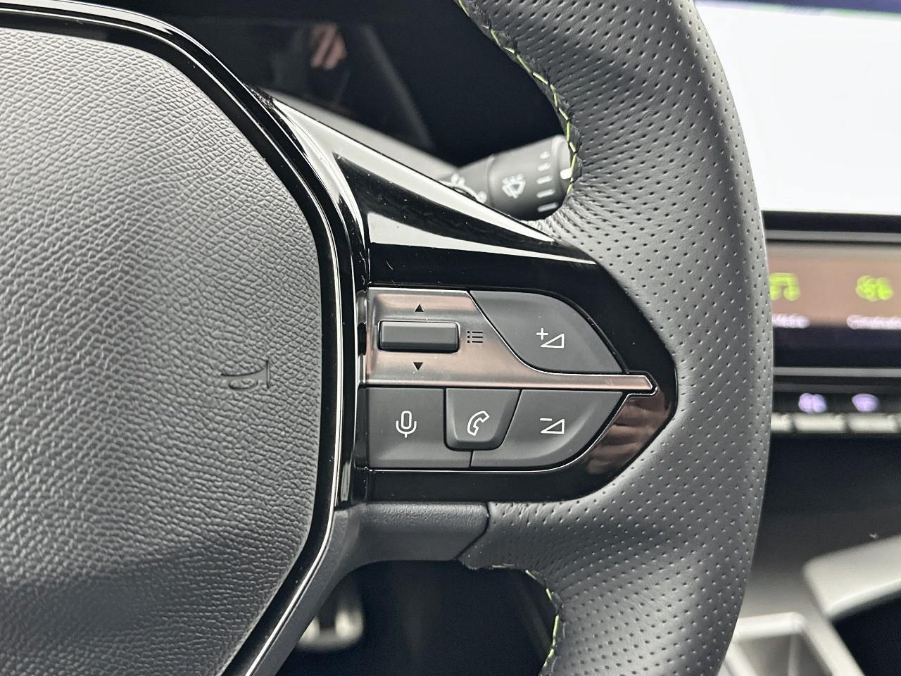 Peugeot 408 hybrid 145 e-dcs6 gt — photo 21