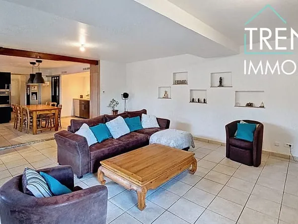 Maison rénovée d'environ 165 m2 avec plusieurs dépendances