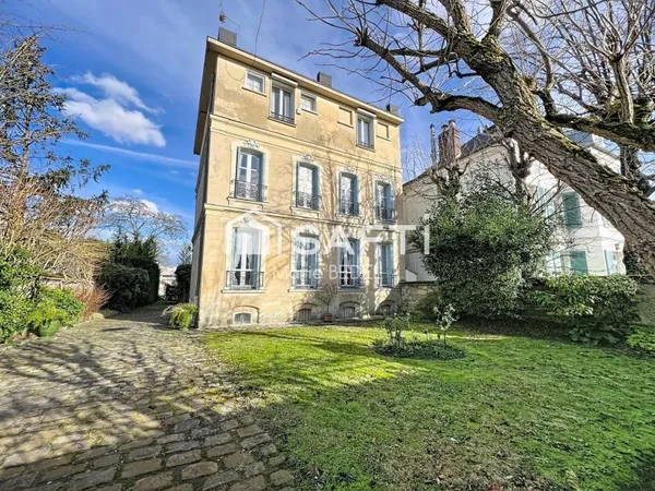 ÉLÉGANTE DEMEURE FAMILIALE DE CARACTÈRE - JARDIN 600 m2
