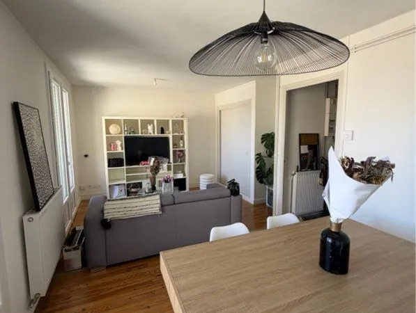 APPARTEMENT à bourg de péage