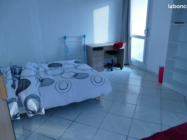 Elancourt - Très grande chambre de 20 m2 équivalent à un studio