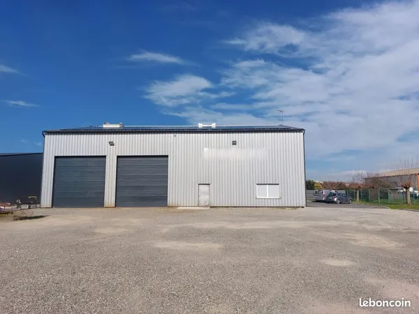 Atelier équipé d'un pont roulant 5 Tonnes et bureaux au sud de Toulouse