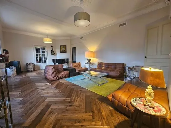 Maison 9 pièces 310 m²