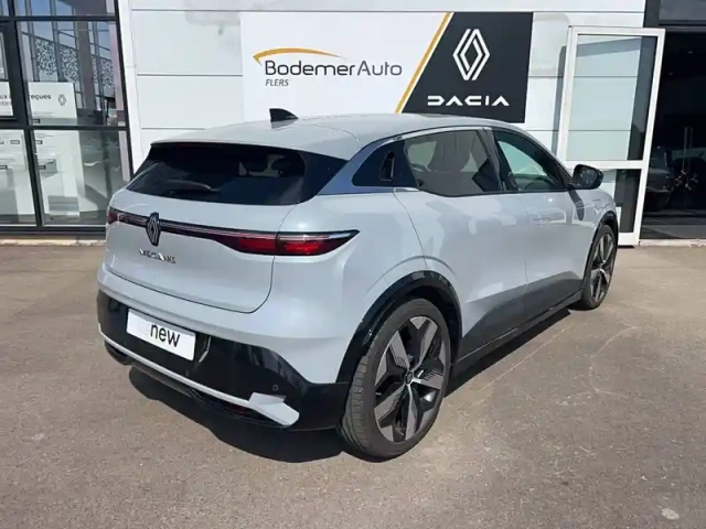 Renault Megane e-tech ev60 220 ch super charge — photo 5