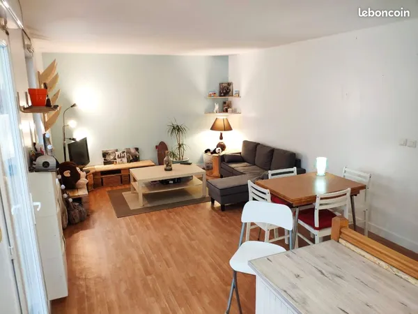 Bordeaux Capucins - Duplex 57,5m² - 2 ch - Balcon + cour - Très calme