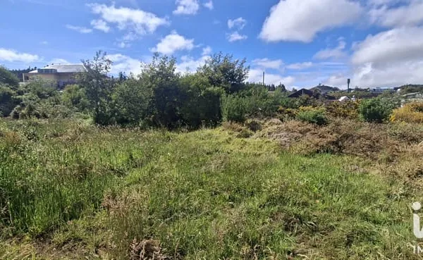 Terrain 750 m²