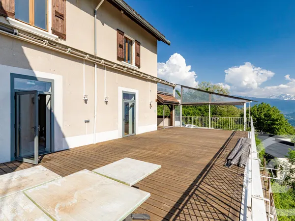 Local commercial 4 pièces 280 m²